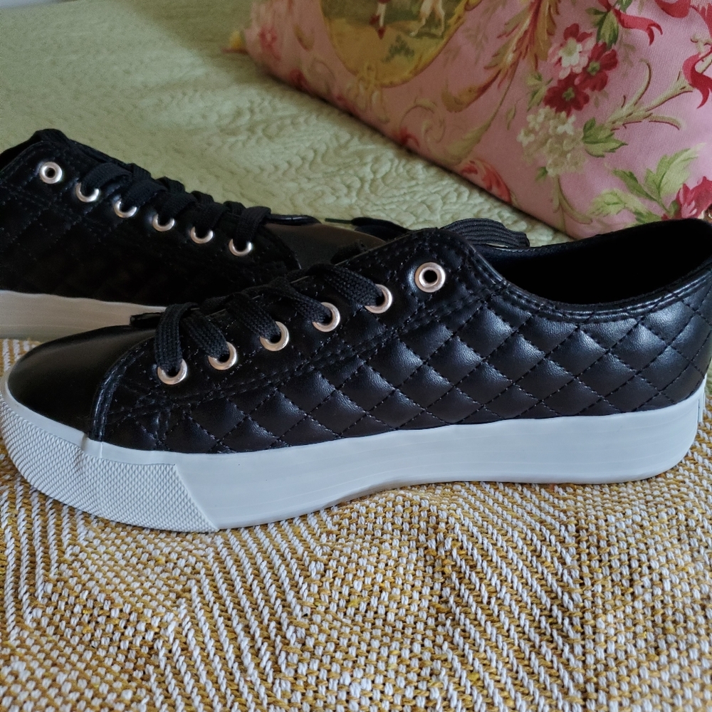 mudd sneakers
